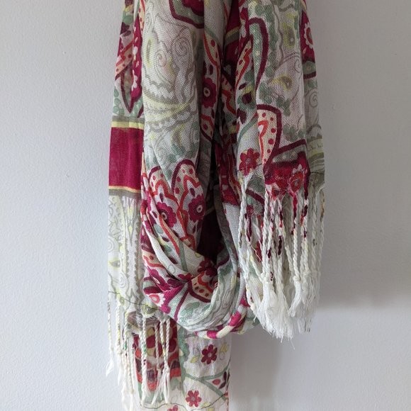 Pair of Scarves - Picture 4 of 6
